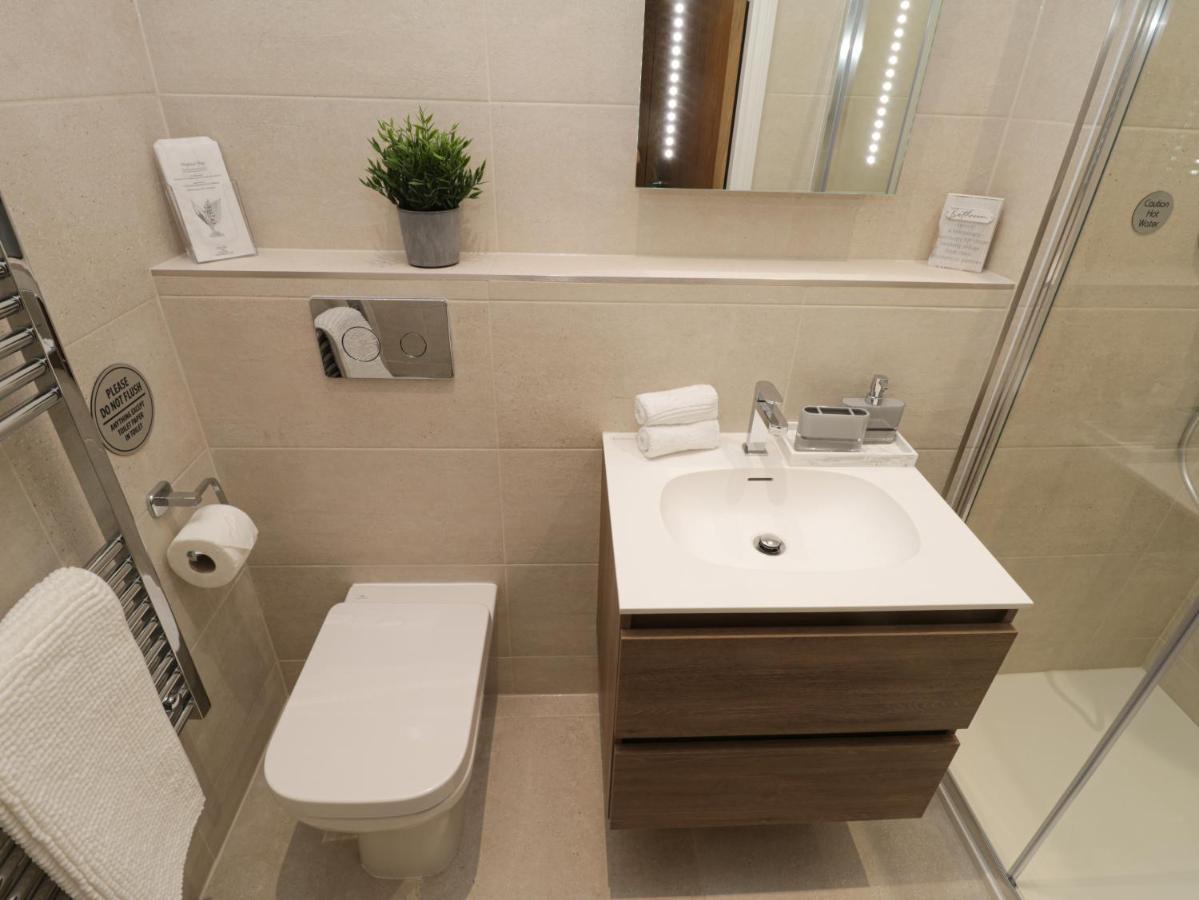 Apartamento Sapphire Seas Whitby Exterior foto